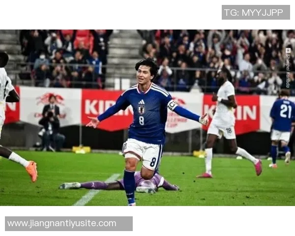 日本与加纳交锋前发布海报南野拓实成为焦点球员