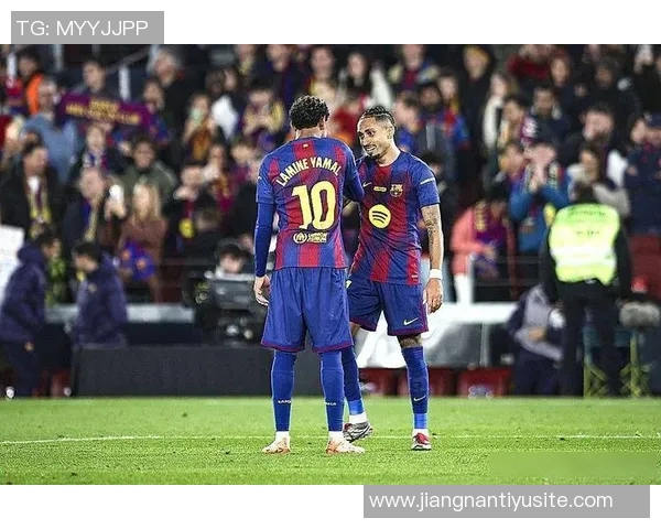 拉菲尼亚荣获西甲最佳与欧冠金靴却无缘年度最佳阵容令人唏嘘